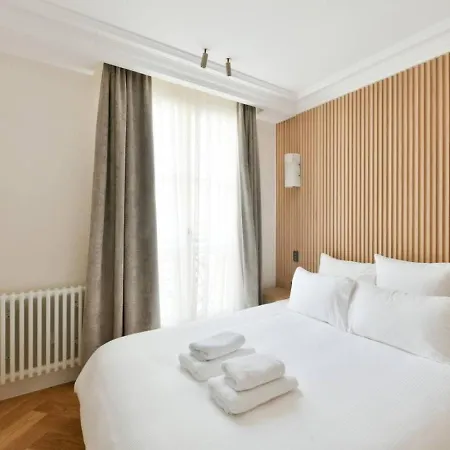 Luxury Modern 2br Ac Marais Metro Steps Away Apartman Párizs