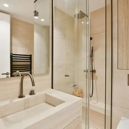 Luxury Modern 2br Ac Marais Metro Steps Away Apartman *
