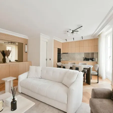 Luxury Modern 2br Ac Marais Metro Steps Away Párizs