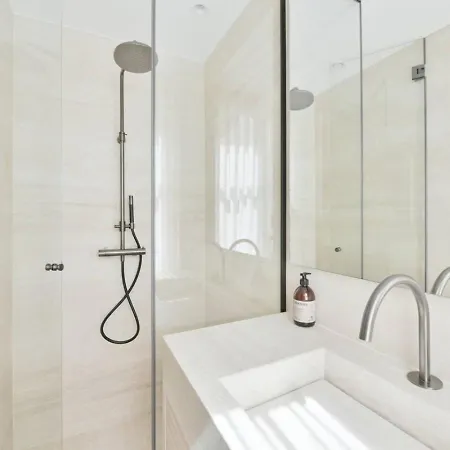 Lejlighed Luxury Modern 2br Ac Marais Metro Steps Away