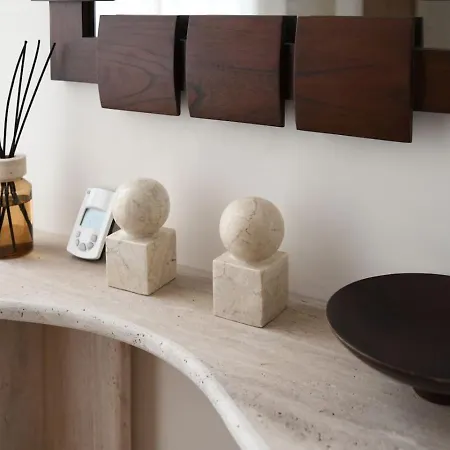 Luxury Modern 2br Ac Marais Metro Steps Away Párizs