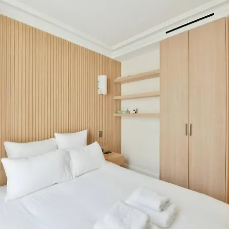 Luxury Modern 2br Ac Marais Metro Steps Away Apartman
