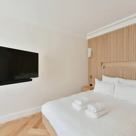 Luxury Modern 2br Ac Marais Metro Steps Away * Paris