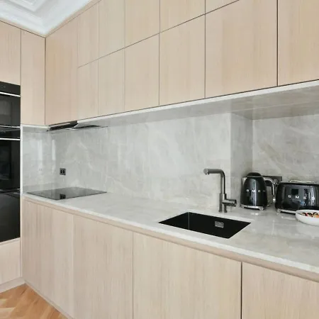 Luxury Modern 2br Ac Marais Metro Steps Away Lejlighed